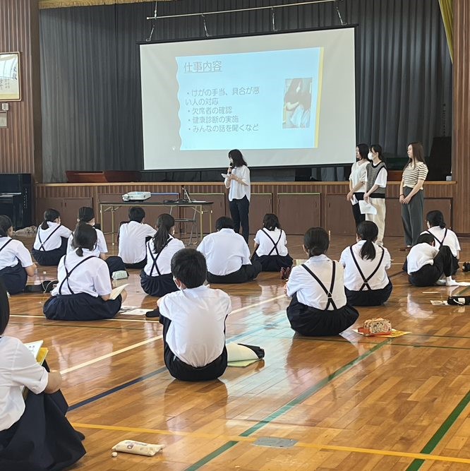 社会福祉学科の学生が大牟田市立松原中学校「総合的な学習の時間」で授業を行いました。｜九州看護福祉大学